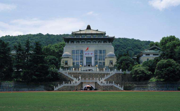 工学部(原武汉水利电力大学),信息学部(原武汉测绘科技大学),医学部